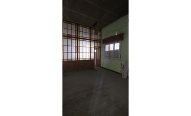 AMPLIO LOCAL COMERCIAL + PH DE 3  AMB + DEPARTAMENTO DE 4 AMB