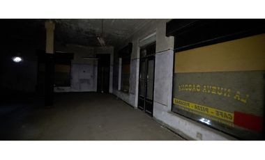 AMPLIO LOCAL COMERCIAL + PH DE 3  AMB + DEPARTAMENTO DE 4 AMB