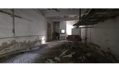 AMPLIO LOCAL COMERCIAL + PH DE 3  AMB + DEPARTAMENTO DE 4 AMB