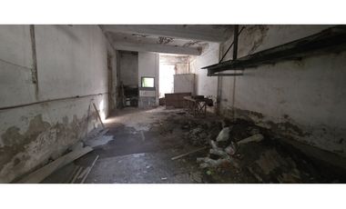 AMPLIO LOCAL COMERCIAL + PH DE 3  AMB + DEPARTAMENTO DE 4 AMB