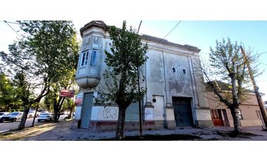 AMPLIO LOCAL COMERCIAL + PH DE 3  AMB + DEPARTAMENTO DE 4 AMB