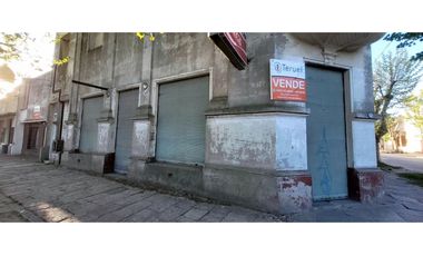 AMPLIO LOCAL COMERCIAL + PH DE 3  AMB + DEPARTAMENTO DE 4 AMB