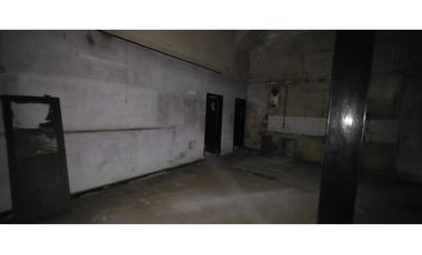 AMPLIO LOCAL COMERCIAL + PH DE 3  AMB + DEPARTAMENTO DE 4 AMB