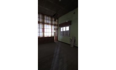 AMPLIO LOCAL COMERCIAL + PH DE 3  AMB + DEPARTAMENTO DE 4 AMB