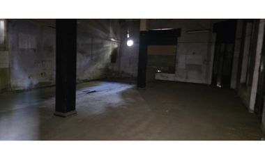 AMPLIO LOCAL COMERCIAL + PH DE 3  AMB + DEPARTAMENTO DE 4 AMB