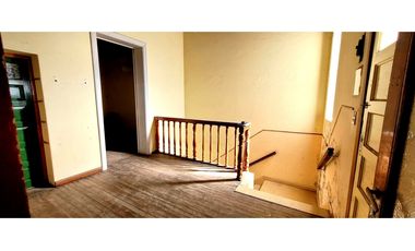 AMPLIO LOCAL COMERCIAL + PH DE 3  AMB + DEPARTAMENTO DE 4 AMB