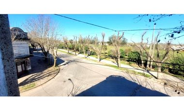 AMPLIO LOCAL COMERCIAL + PH DE 3  AMB + DEPARTAMENTO DE 4 AMB