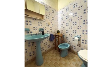 EN VENTA DOS CASAS Y DOS LOCALES COMERCIALES EN CALLE PERÚ