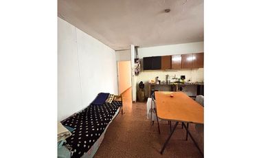 EN VENTA DOS CASAS Y DOS LOCALES COMERCIALES EN CALLE PERÚ