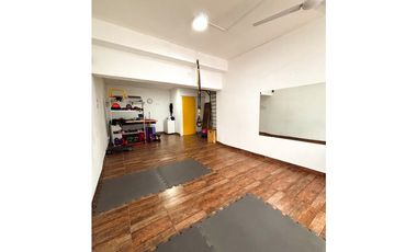 EN VENTA DOS CASAS Y DOS LOCALES COMERCIALES EN CALLE PERÚ