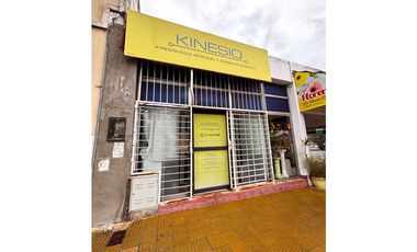 EN VENTA DOS CASAS Y DOS LOCALES COMERCIALES EN CALLE PERÚ