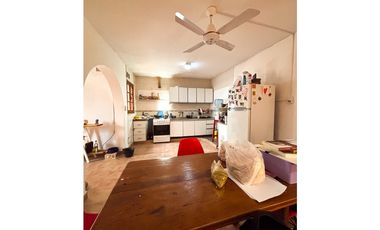 EN VENTA DOS CASAS Y DOS LOCALES COMERCIALES EN CALLE PERÚ