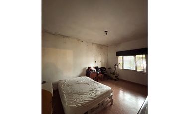 EN VENTA DOS CASAS Y DOS LOCALES COMERCIALES EN CALLE PERÚ