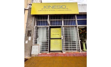 EN VENTA DOS CASAS Y DOS LOCALES COMERCIALES EN CALLE PERÚ