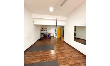 EN VENTA DOS CASAS Y DOS LOCALES COMERCIALES EN CALLE PERÚ