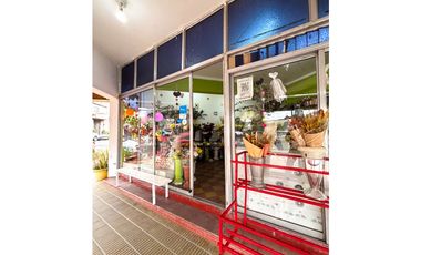 EN VENTA DOS CASAS Y DOS LOCALES COMERCIALES EN CALLE PERÚ