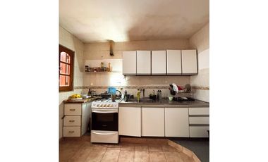 EN VENTA DOS CASAS Y DOS LOCALES COMERCIALES EN CALLE PERÚ