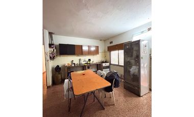 EN VENTA DOS CASAS Y DOS LOCALES COMERCIALES EN CALLE PERÚ