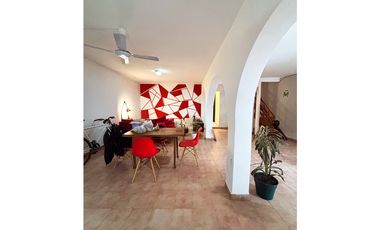 EN VENTA DOS CASAS Y DOS LOCALES COMERCIALES EN CALLE PERÚ