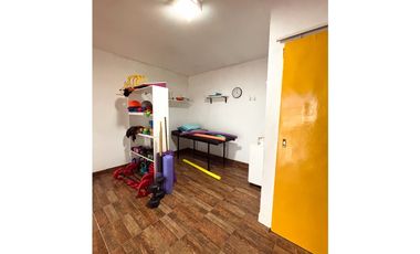 EN VENTA DOS CASAS Y DOS LOCALES COMERCIALES EN CALLE PERÚ