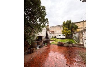 EN VENTA DOS CASAS Y DOS LOCALES COMERCIALES EN CALLE PERÚ