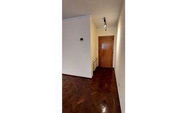 VENTA DEPARTAMENTO FRONTAL 9 DE JULIO  A METROS DE LA PEATONAL