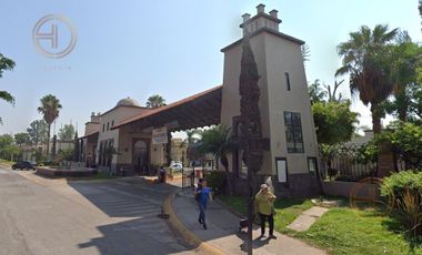 CASA A LA VENTA EN EL FRACCIONAMIENTO HACIENDA DEL REAL, TLAQUEPAQUE, JALISCO, A 10 MINUTOS DEL CENTRO UNIVERSITARIO TONALÁ.