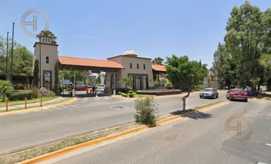 CASA A LA VENTA EN EL FRACCIONAMIENTO HACIENDA DEL REAL, TLAQUEPAQUE, JALISCO, A 10 MINUTOS DEL CENTRO UNIVERSITARIO TONALÁ.