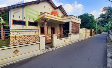 Dijual rumah mewah dengan halaman luas di Boyolali kota