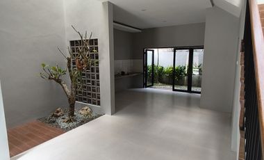 DIJUAL Rumah Siap Huni Jogja 2 Lantai ; Utara Stadion Maguwo Harjo , TURUN HARGA