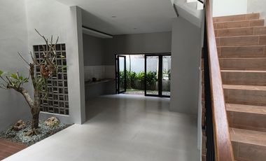 DIJUAL Rumah Siap Huni Jogja 2 Lantai ; Utara Stadion Maguwo Harjo , TURUN HARGA