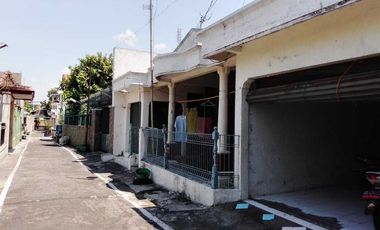 Rumah dijual di Kestalan Banjarsari Solo hitung harga tanah saja