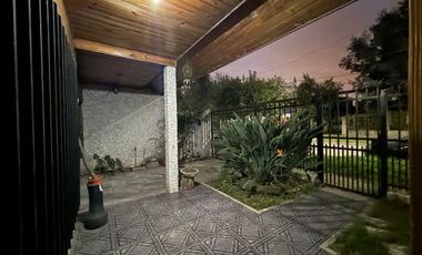 CASA EN ALQUILER 3AMB PARQUE COCHERA QUINCHO