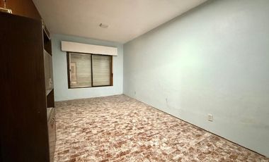 CASA EN ALQUILER 3AMB PARQUE COCHERA QUINCHO