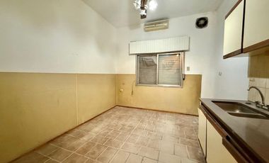 CASA EN ALQUILER 3AMB PARQUE COCHERA QUINCHO