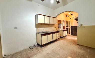 CASA EN ALQUILER 3AMB PARQUE COCHERA QUINCHO