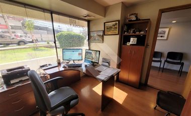 Local Comercial en Arriendo en Av. Manquehue Sur /Martín de Zamora
