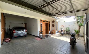 RUMAH MEWAH 2 LANTAI 6 KAMAR TIDUR DI SUMBER BANJARSARI SOLO SURAKARTA