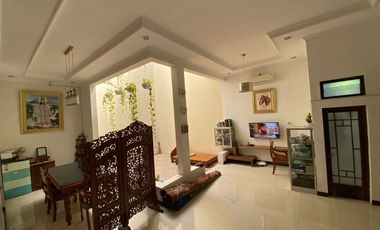 RUMAH MEWAH 2 LANTAI 6 KAMAR TIDUR DI SUMBER BANJARSARI SOLO SURAKARTA