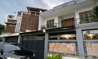 RUMAH MEWAH 2 LANTAI 6 KAMAR TIDUR DI SUMBER BANJARSARI SOLO SURAKARTA