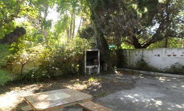 Casa a refaccionar sobre excelente lote centrico