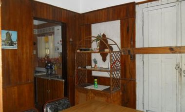 Casa a refaccionar sobre excelente lote centrico