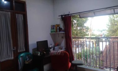 Di jUal Rumah 2,5 Lantai Ada Basement