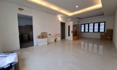 Hunian Mewah, Townhouse Springhill Golf 5 Lantai Lift Pribadi Elegan