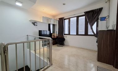 Hunian Mewah, Townhouse Springhill Golf 5 Lantai Lift Pribadi Elegan