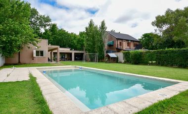 CASA 3 DORMITORIOSEN VENTA CITY BELL PILETA