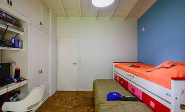 CASA 3 DORMITORIOSEN VENTA CITY BELL PILETA