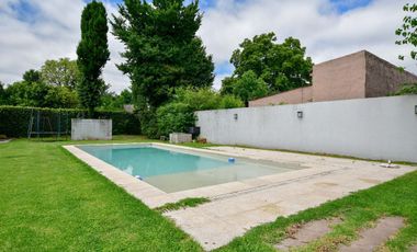 CASA 3 DORMITORIOSEN VENTA CITY BELL PILETA
