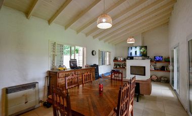 CASA 3 DORMITORIOSEN VENTA CITY BELL PILETA