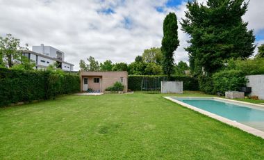 CASA 3 DORMITORIOSEN VENTA CITY BELL PILETA